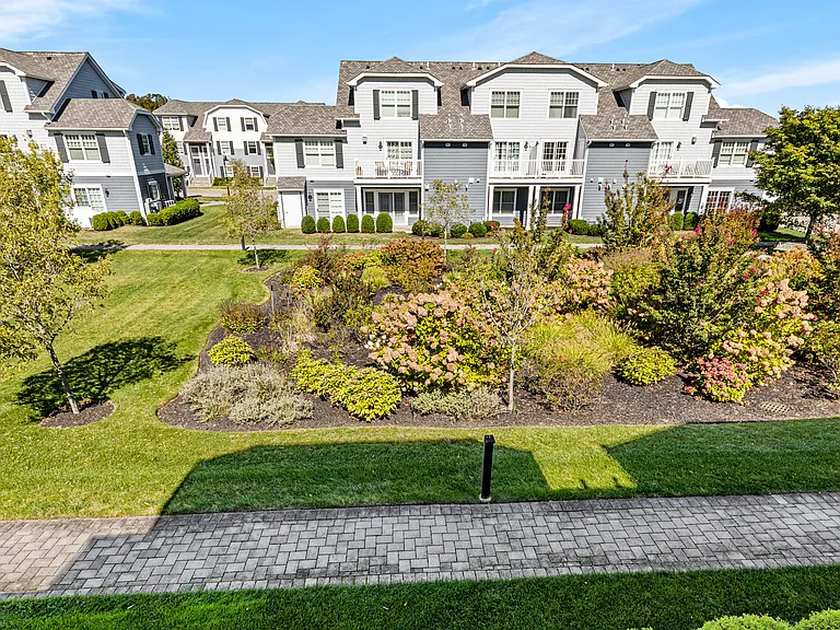 15 Village Green Dr — Photo 15