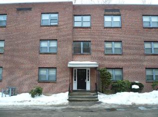 237 S Quaker Ln APT 3, West Hartford, CT 06119