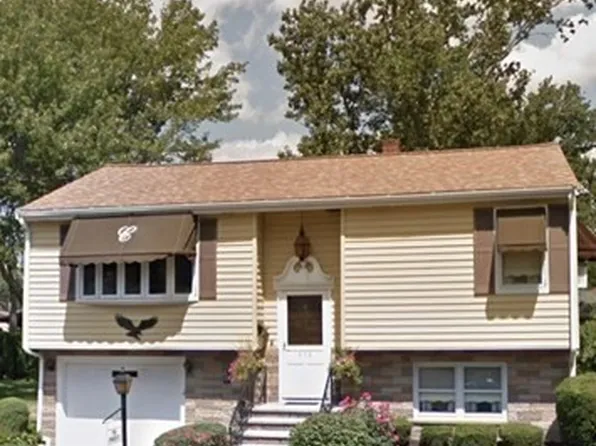 658 Langley St, Fall River, MA 02720