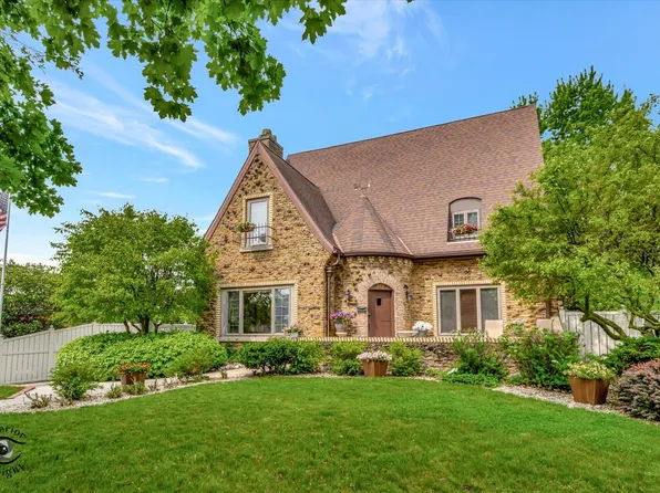 317 N Main St, Crown Point, IN 46307