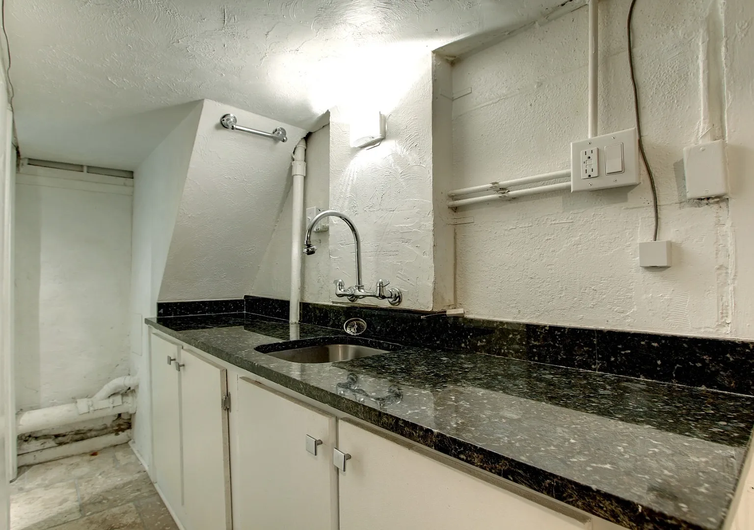 Garden Studio Apartment in Cap Hill w/ All Utilities Included! Available August! — Photo 2