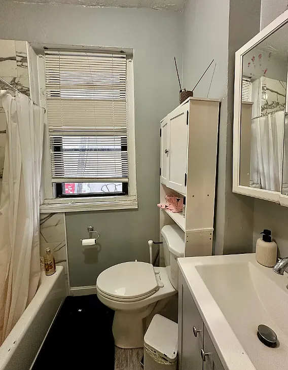 4 bed, $4,250 — Photo 1