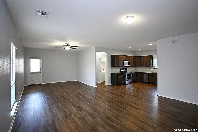 133 Buttercup Bnd — Photo 4