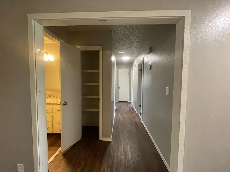 1252 S 27th Pl — Photo 8