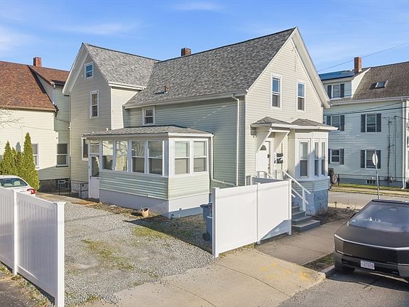 2nd image of 28 Borden St