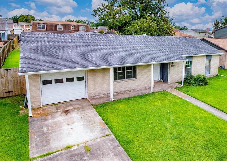1st image of 420 Greenwood Dr