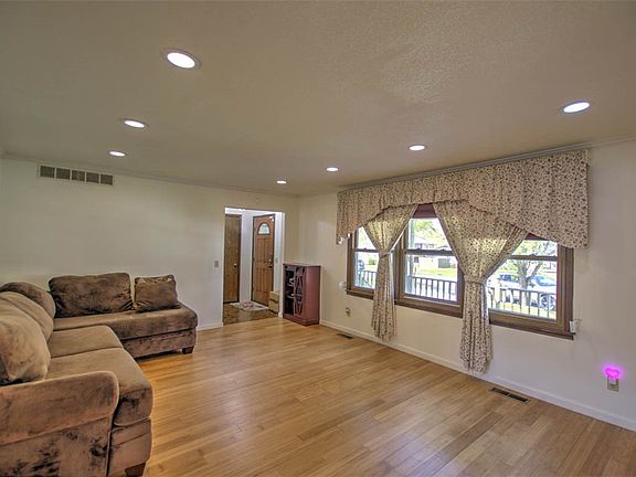 4th image of 4636 Lawson Dr