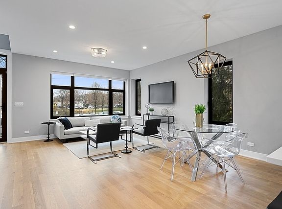 3rd image of 2303 N Rockwell St #2