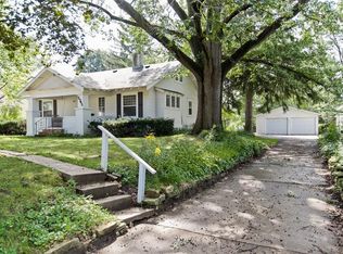 2743 Meadowbrook Dr SE, Cedar Rapids, IA 52403