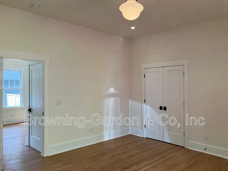 1005 W Eastland Ave — Photo 30
