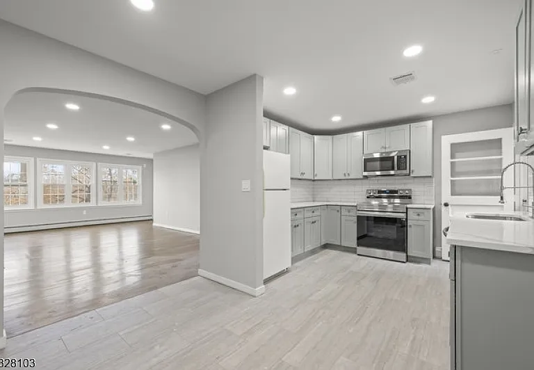 427 Meyersville Rd — Photo 1