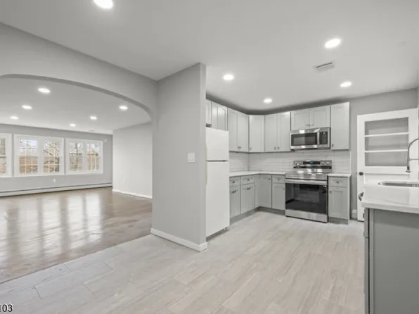 427 Meyersville Rd, Gillette, NJ 07933
