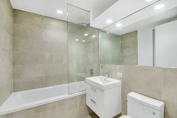 Rented by L Rose Realty (Brokerage) | media 28