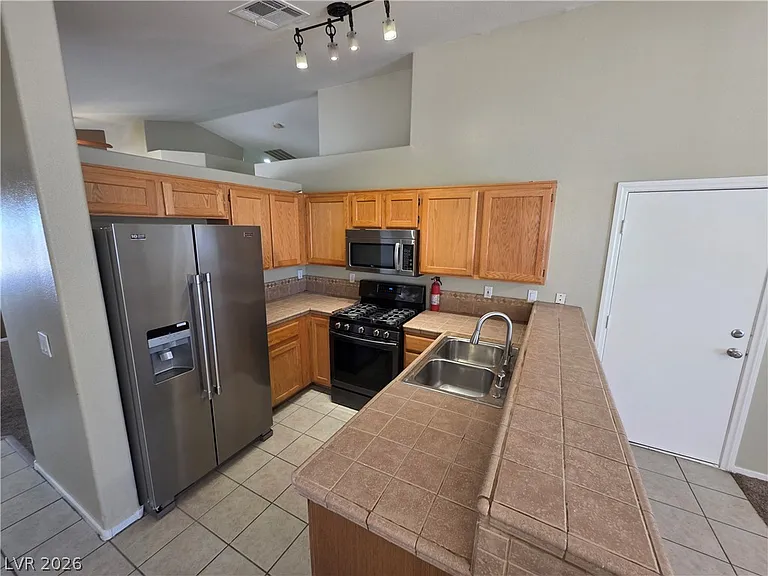 6674 Jordan River Dr — Photo 23