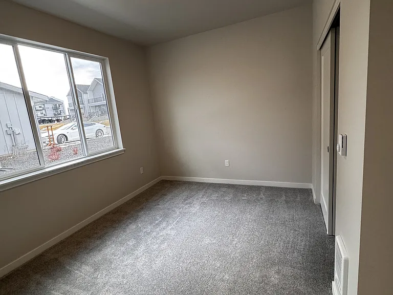 994 E Railroad Ave — Photo 13