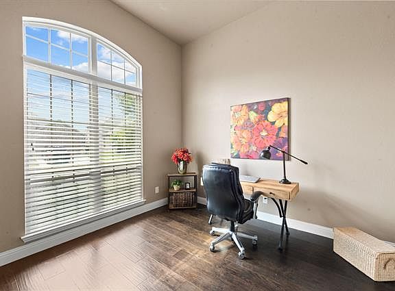 4th image of 1028 Crest Breeze Dr