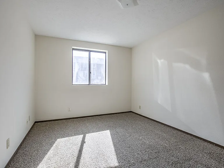 1025 E St — Photo 20
