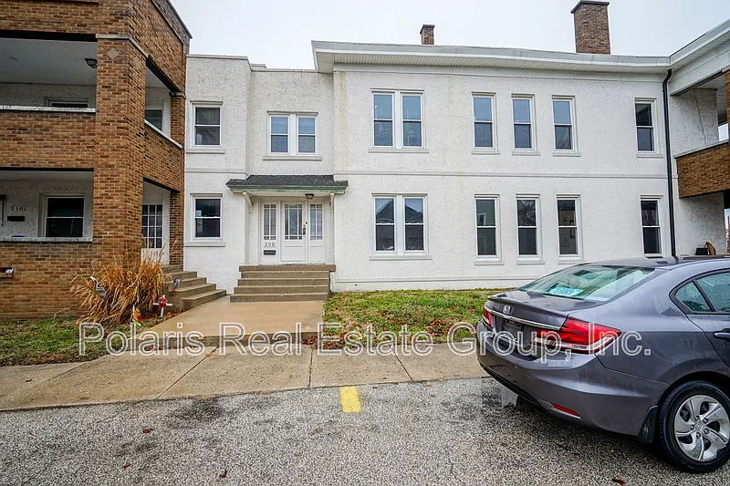2 bed, 1.0 bath, 1400 sqft, $1,595 — Photo 2