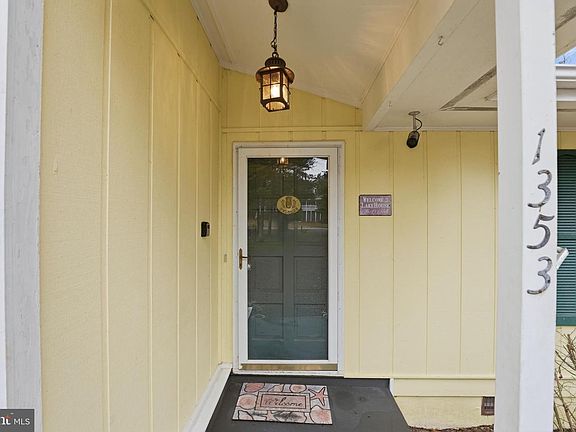 5th image of 1353 Lakeview Pkwy