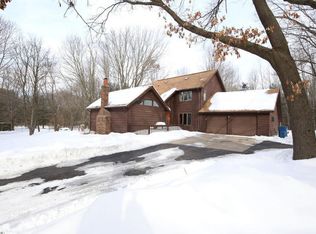 422 6th St, Plainwell, MI 49080