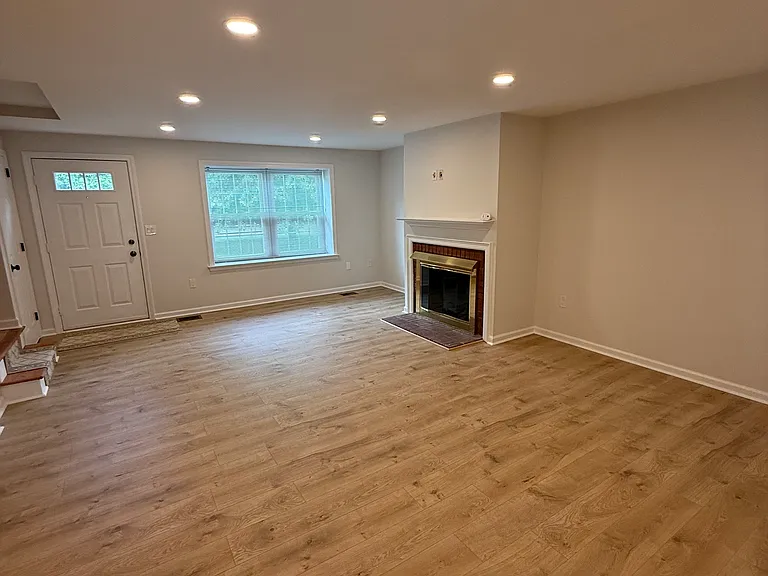 1 Barrington Dr #B — Photo 5