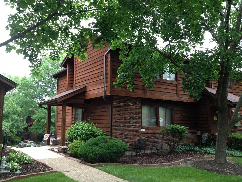 224 Cedar Grove from the front. Park like setting with both bedrooms and master baths on the upper level. All landscaping and building exterior maintained by the HOA Management Company.
