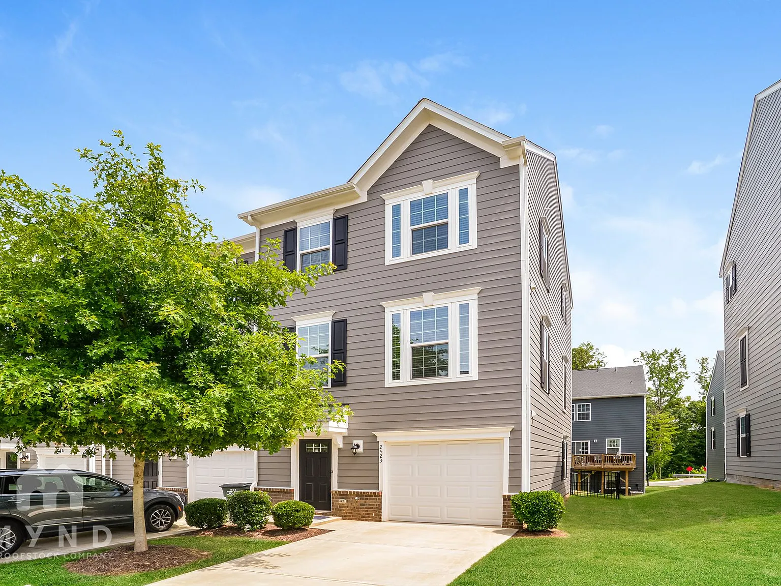 3 bed, 4.0 bath, 1720 sqft, $2,350 — Photo 1