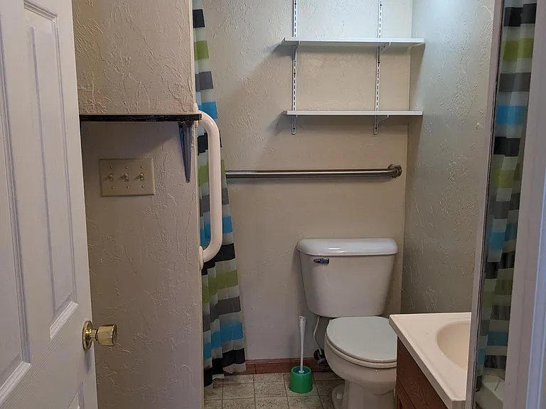 421 Elm St — Photo 6