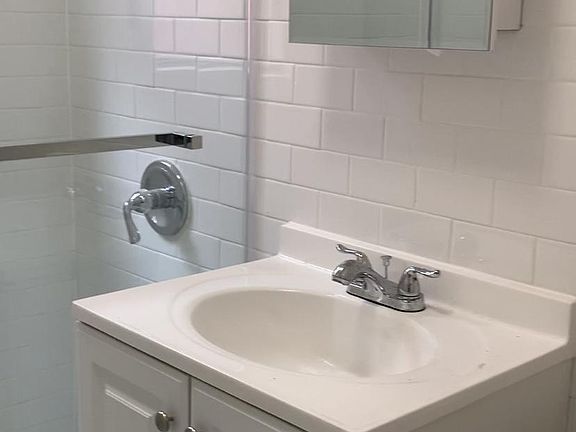 4th image of 1309 Seneca Ave #2