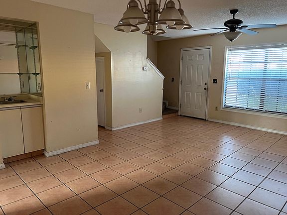 2nd image of 3278 Oak Lake Pl