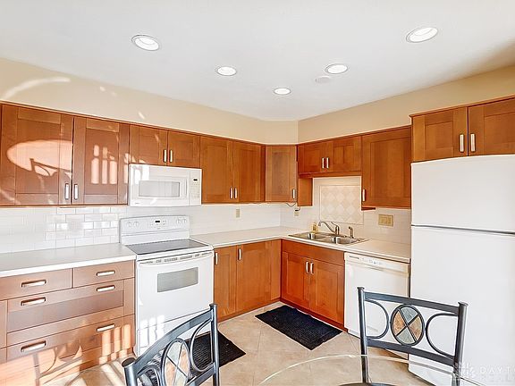 5th image of 1294 Hollowbrook Dr