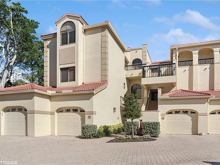 7048 Pelican Bay Blvd #C-105 — Photo 1