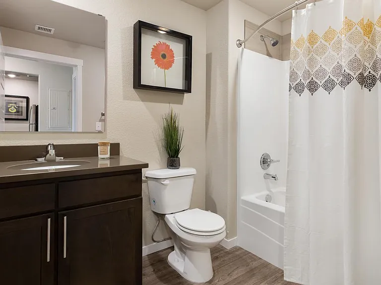 K-Ten Place Apartments — Photo 14