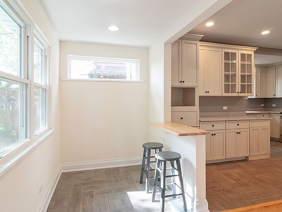 5th image of 1026 Elgin Ave