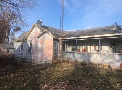 2nd image of 107 E Elm St