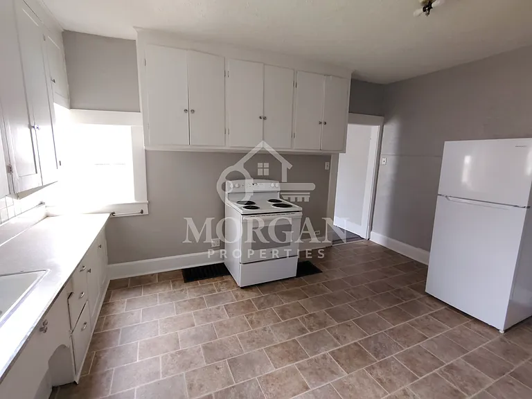1104 Spring St — Photo 4