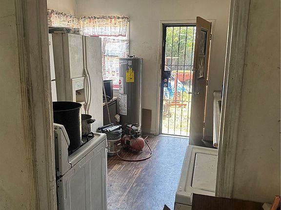 2nd image of 2100 N Wilmington Ave