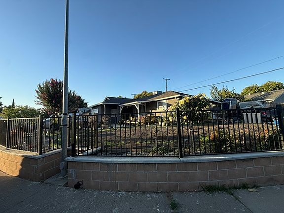 4th image of 5931 Mascot Ave