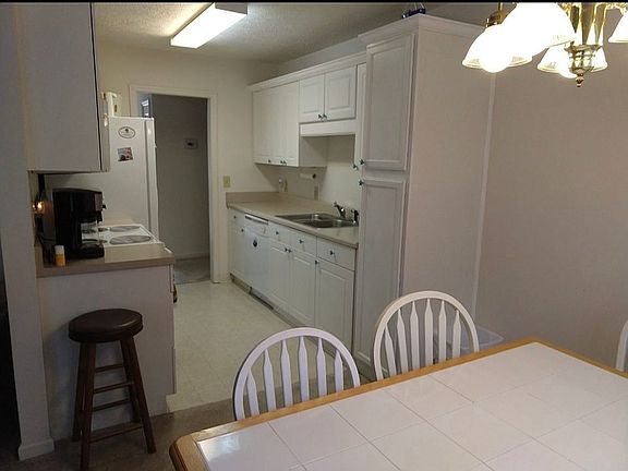 3rd image of 1606 E Oak Island Dr