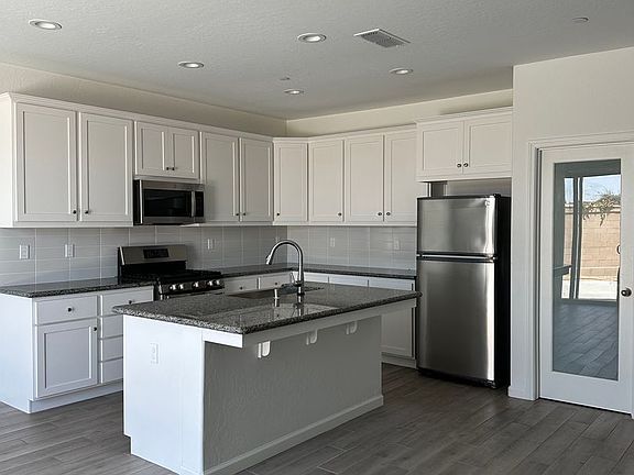 4th image of 1328 W Porter Ct