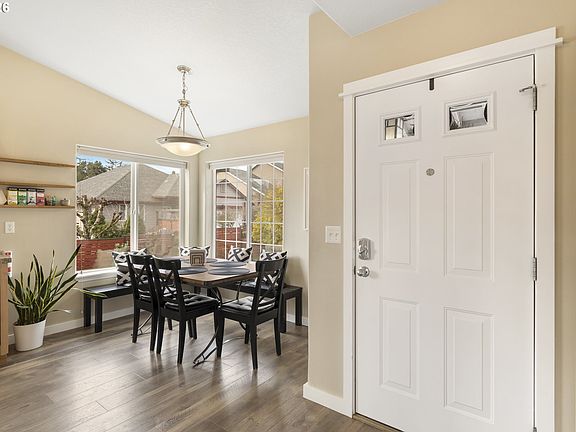 3rd image of 131 SW Oliver Ct