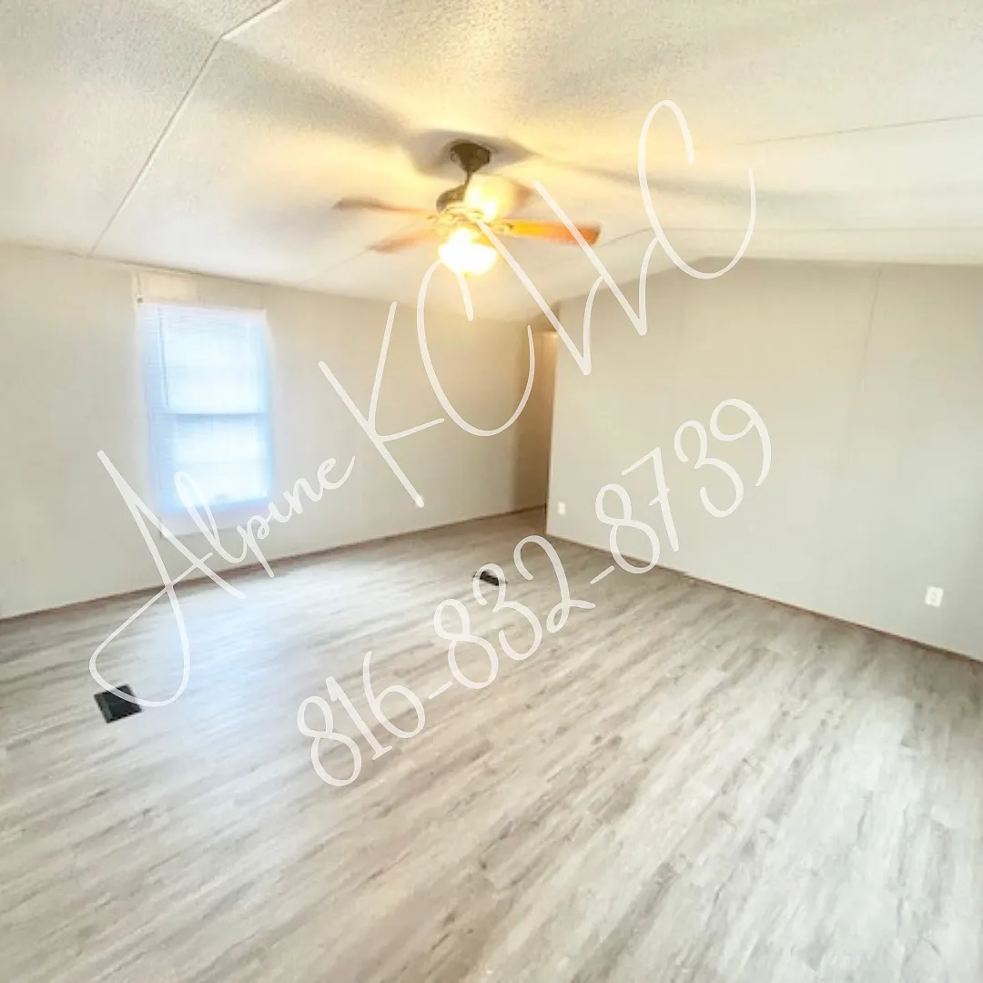 Building Photo - 5601 SW Lakefront Ln S #11