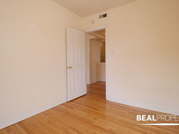 5th image of 1200 W Wellington Ave #12002