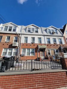 2123 29th St, Long Island City, NY, 11105