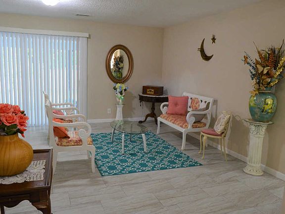 4th image of 1121 Townsend Blvd