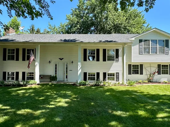 39W080 Seavey Rd, Batavia, IL 60510