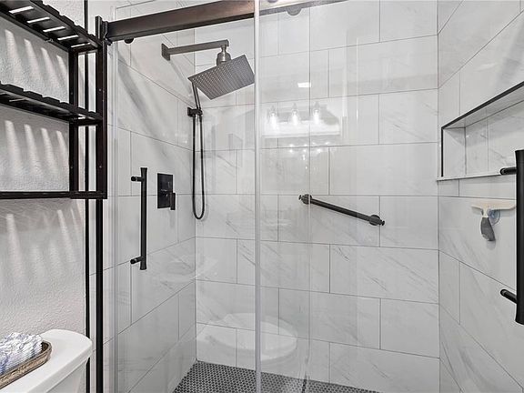 4th image of 3004 PARKWAY BOULEVARD #101