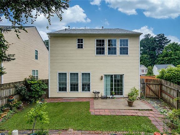 2nd image of 2863 Regent Walk Dr