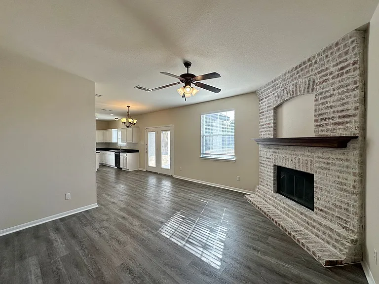 202 Crowfoot Dr — Photo 13