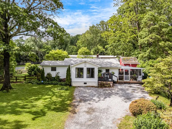 245 Ashmore Ave, Hendersonville, NC 28791